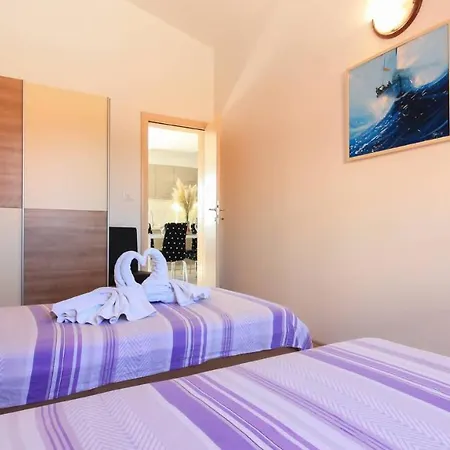 Villa Large Ska With Amazing Private Pool Near The And Town By Wiibuk Pula