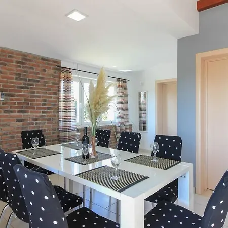 Large Ska With Amazing Private Pool Near The And Town By Wiibuk * Pula