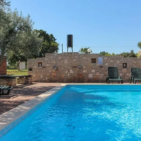 Villa Large Ska With Amazing Private Pool Near The And Town By Wiibuk Pula