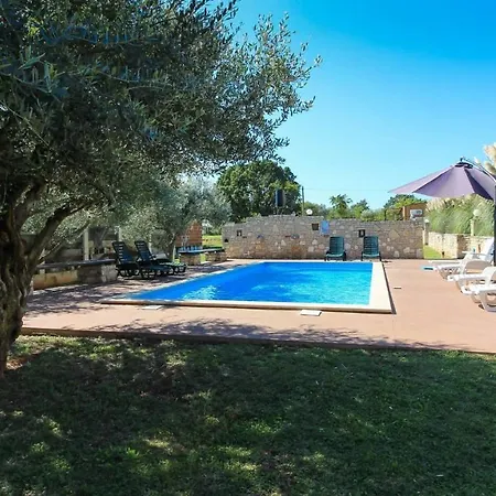 Villa Large Ska With Amazing Private Pool Near The And Town By Wiibuk Pula