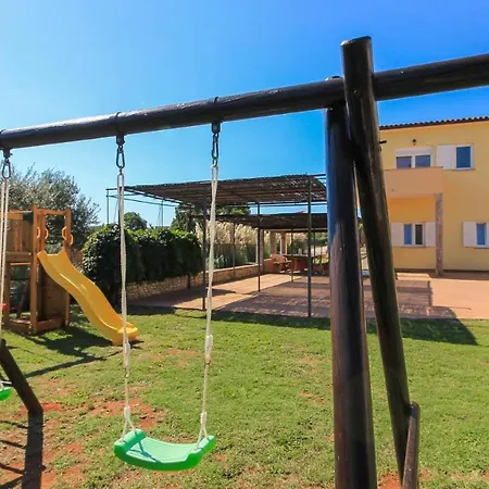Large Ska With Amazing Private Pool Near The And Town By Wiibuk Pula